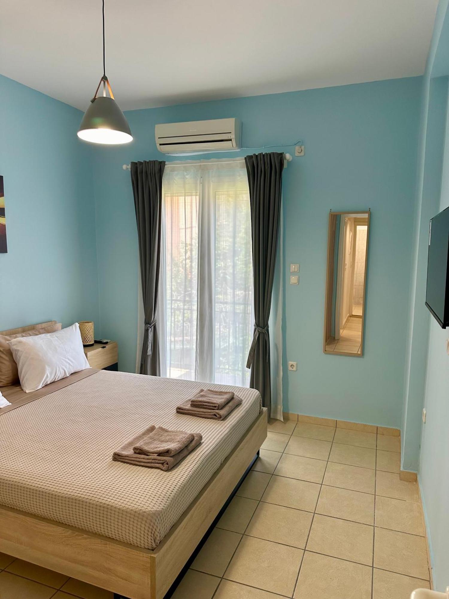 Seaside Escape Apartments - Poseidon Palaiá Fókaia エクステリア 写真