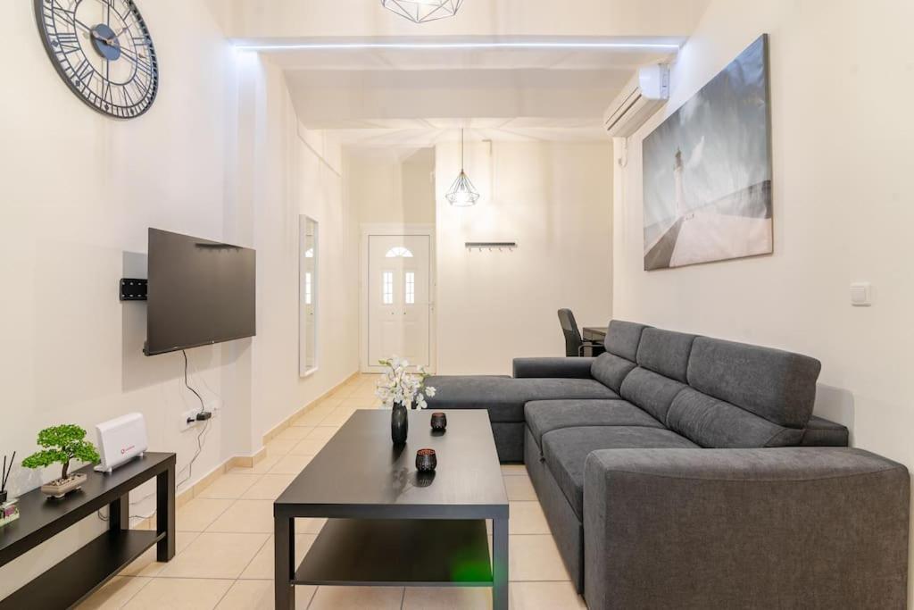 Seaside Escape Apartments - Poseidon Palaiá Fókaia エクステリア 写真